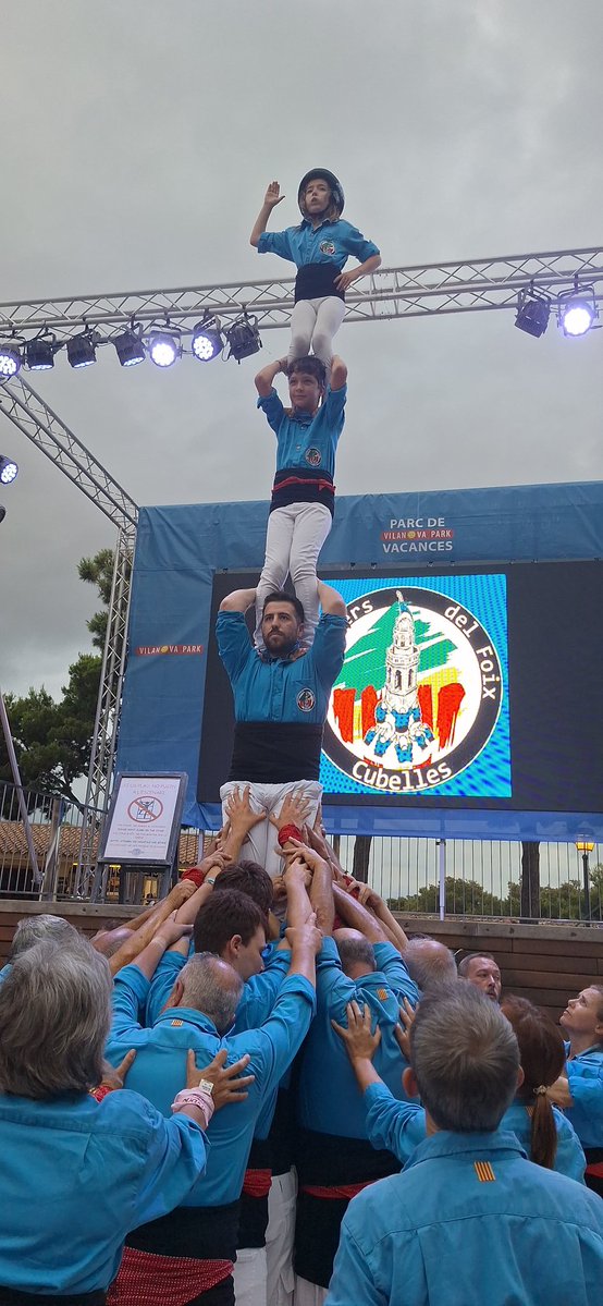 CastDelFoix's tweet image. 💪Obrim cap d setmana llarg i fascinant de castells a l'impressionant càmping @vilanovapark
🩵 Com sempre, moltíssimes gràcies per fer-nos sentir com a casa i per deixar-nos seguir difonent el #FetCastellers
🐬Gaudim d'un estiu fenomenal #FentPinya plegats i #TocantElCelAmbLaMà