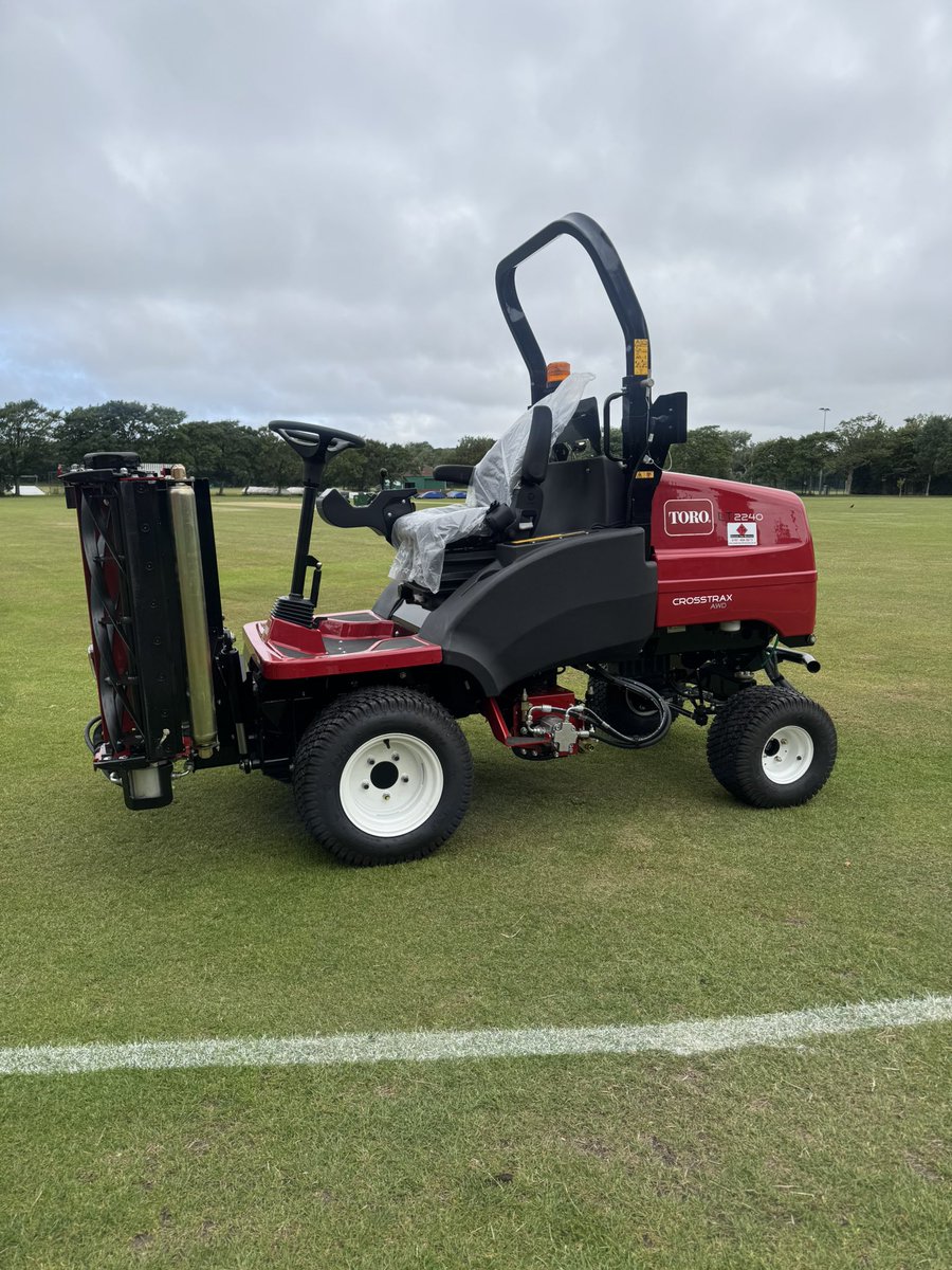Mikehalectm's tweet image. 1 of 2 new @TheToroCompany LT2240’s delivered yesterday! 🔴⚪️ @CTM_Pro