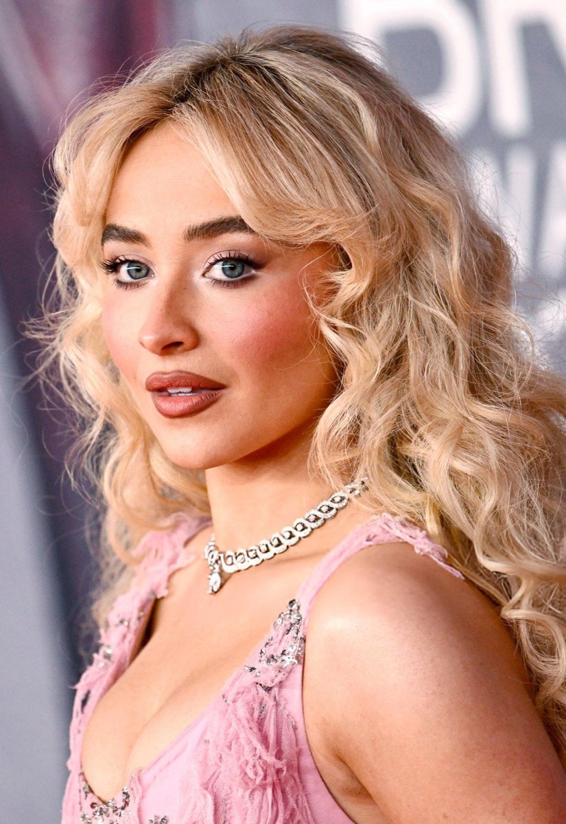 load this in 4k, she's clearer than your eyesight.