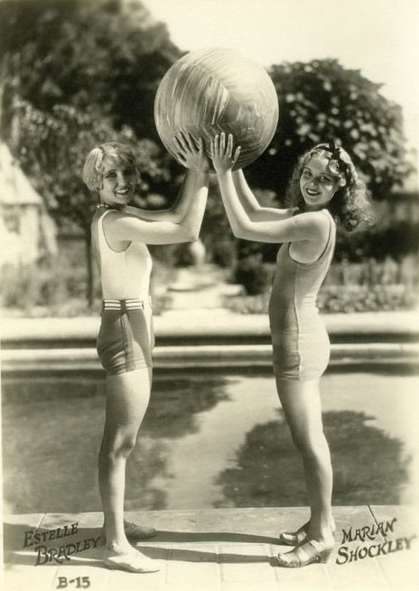 WAGongaware's tweet photo. Marian Shockley
#WAMPAS Baby Star of 1932
From film (comedy shorts with Ray Cooke), to the stage, to radio theater, starring as Nikki in "The Adventures of Ellery Queen." https://t.co/jKy4hgYzBp
