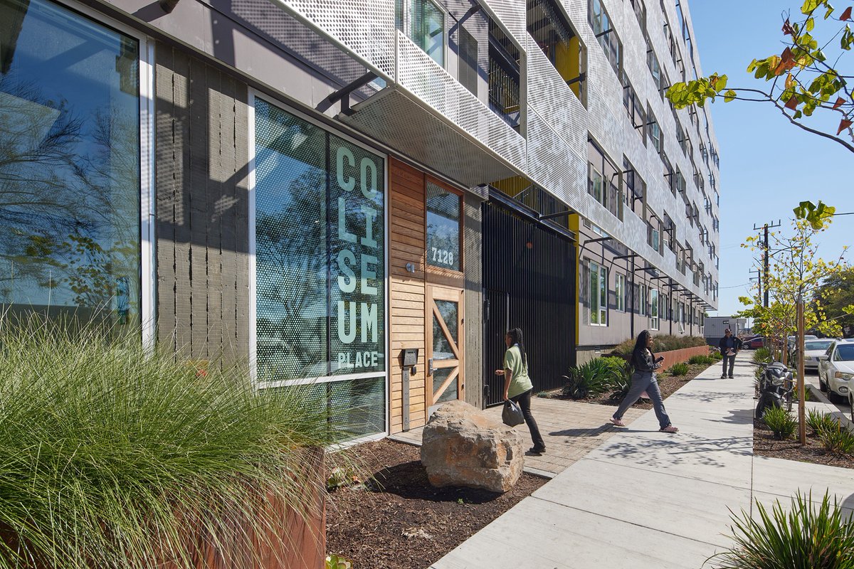 Congrats Coliseum Place for making AIA’s 2025 COTE® Top Ten! This project—part of our #AffordableHousing Cohort—provides affordable homes &amp; on-site social services for low-income &amp; formerly unhoused families in Oakland, CA. Read their Case Study: bit.ly/4nLjGa8