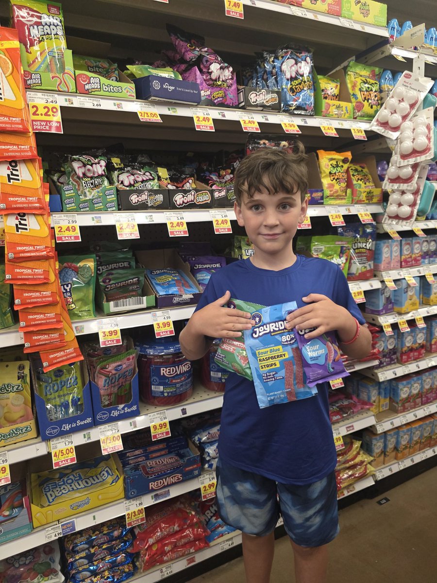 Sommeryan's tweet photo. @RyanTrahan @JoyrideCandy #joyriderun getting the goods @kroger https://t.co/kAw4wNA9wa