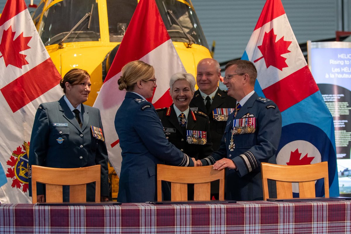 RCAF_ARC's tweet image. Join us in welcoming LGen Jamie Speiser-Blanchet, the new Commander of the RCAF.
LGen Speiser-Blanchet assumed command today from LGen Kenny in a ceremony at the Canadian Aviation and Space Museum.
A sincere thank you to LGen Kenny who commanded the RCAF for the last 3 years.