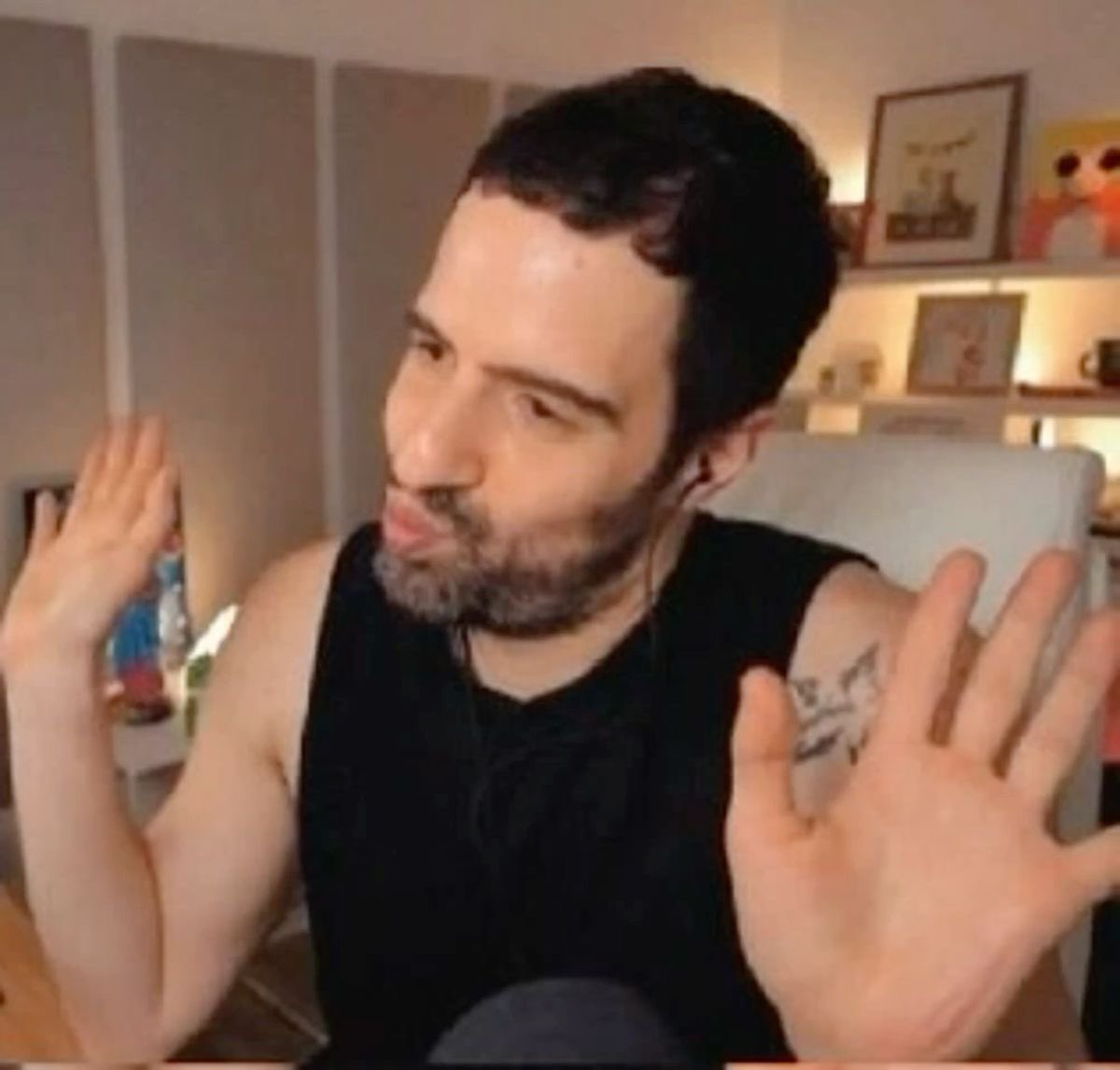 aagostinatw's tweet image. a veces intento no gastar pero yo me merezco todo la verdad