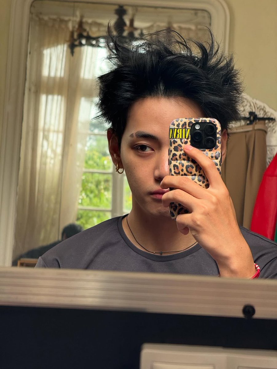 archivefortae's tweet image. LOOK AT HIM 😭