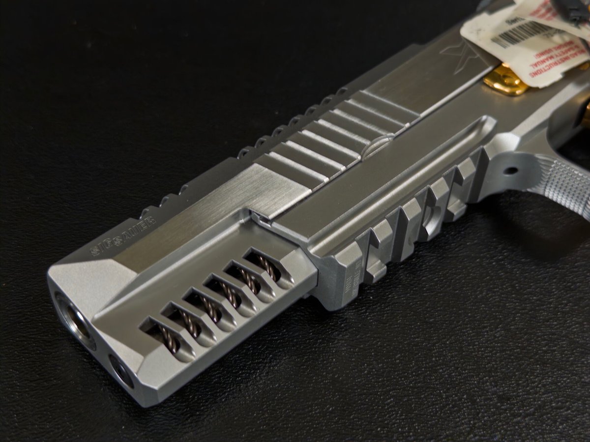 Luxus Capital tweet media