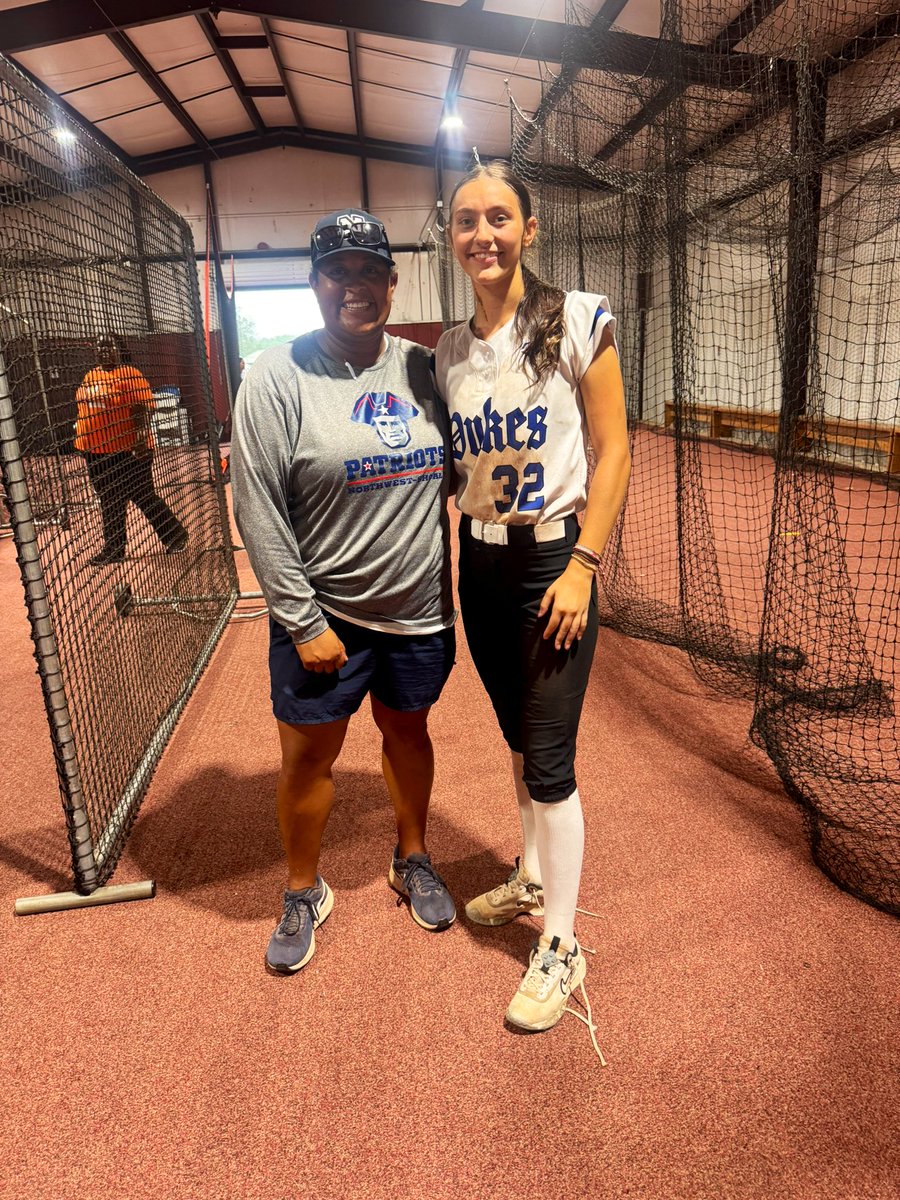 farrah_payton's tweet image. Had an awesome camp hosted by @coachangelbrown !!!! Couldn’t have asked for a better experience, and was filled with a bunch of knowledge from amazing coaches!