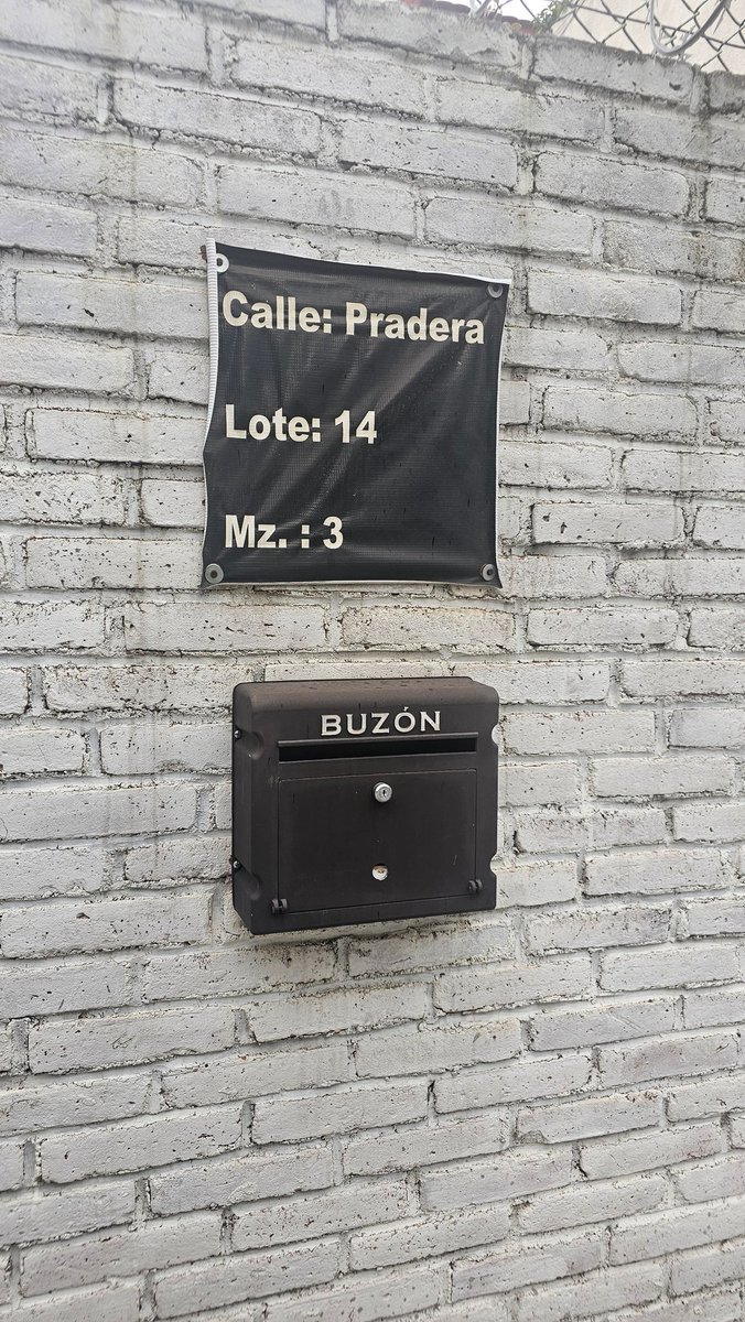 Buenas tardes <a href="/SEGIAGUA/">Secretaría de Gestión Integral del Agua</a> <a href="/locatel_mx/">@locatel_mx</a> 
Solicitamos se atienda la fuga en la entrada de la toma de un terreno que está sobre Praderas, frente a cuesta.
