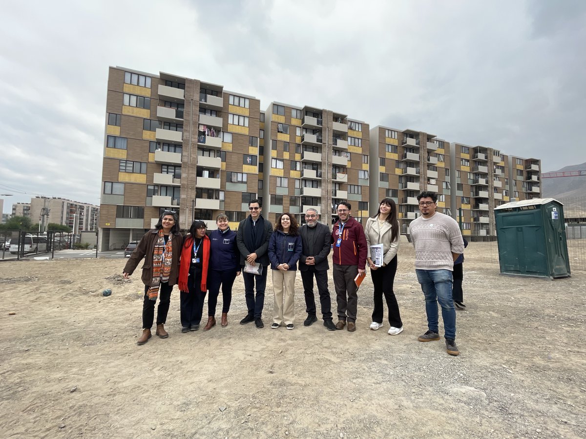 ✨ Hoy junto a <a href="/gabyelguetap/">Gabriela Elgueta</a> , subsecretaria de Vivienda, y a Elkin Velásquez, representante de <a href="/onuhabitat/">ONU HABITAT América Latina y El Caribe</a>. Recorrimos el Plan Urbano Habitacional 🏘️(PUH) La Chimba. 🌳 También visitamos la Plaza Bicentenario y sus alrededores, espacios de integración y vida en comunidad.