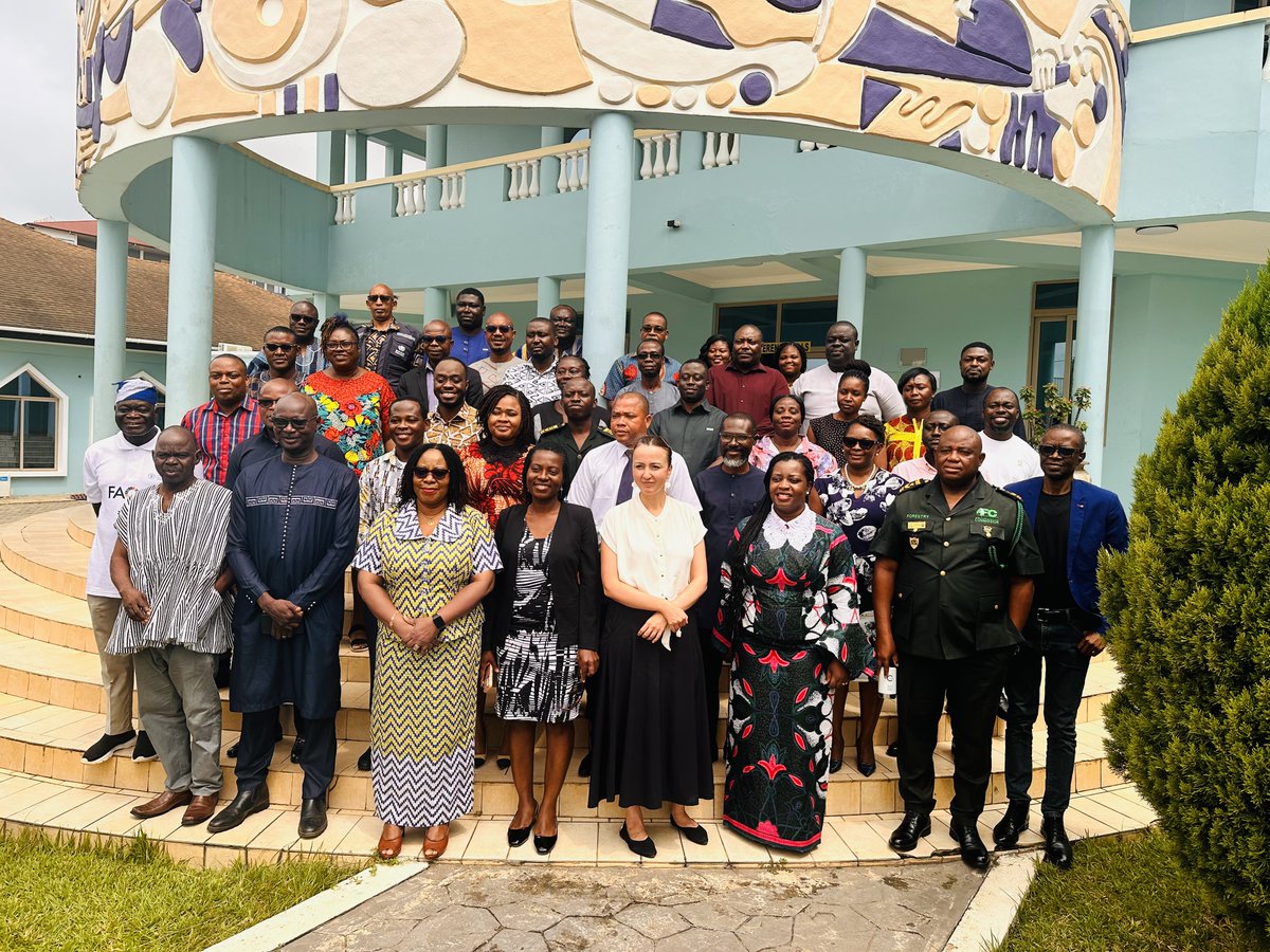 Ongoing workshop in Ghana bringing together One Health partners to build a multisectoral coordinated #surveillance system for #zoonoses using the Tripartite SISOT. Hosted by @NADMO with <a href="/FAO/">Food and Agriculture Organization</a> support. #HealthSecurity#WHO#WOAH 
👉bit.ly/3TylTYw