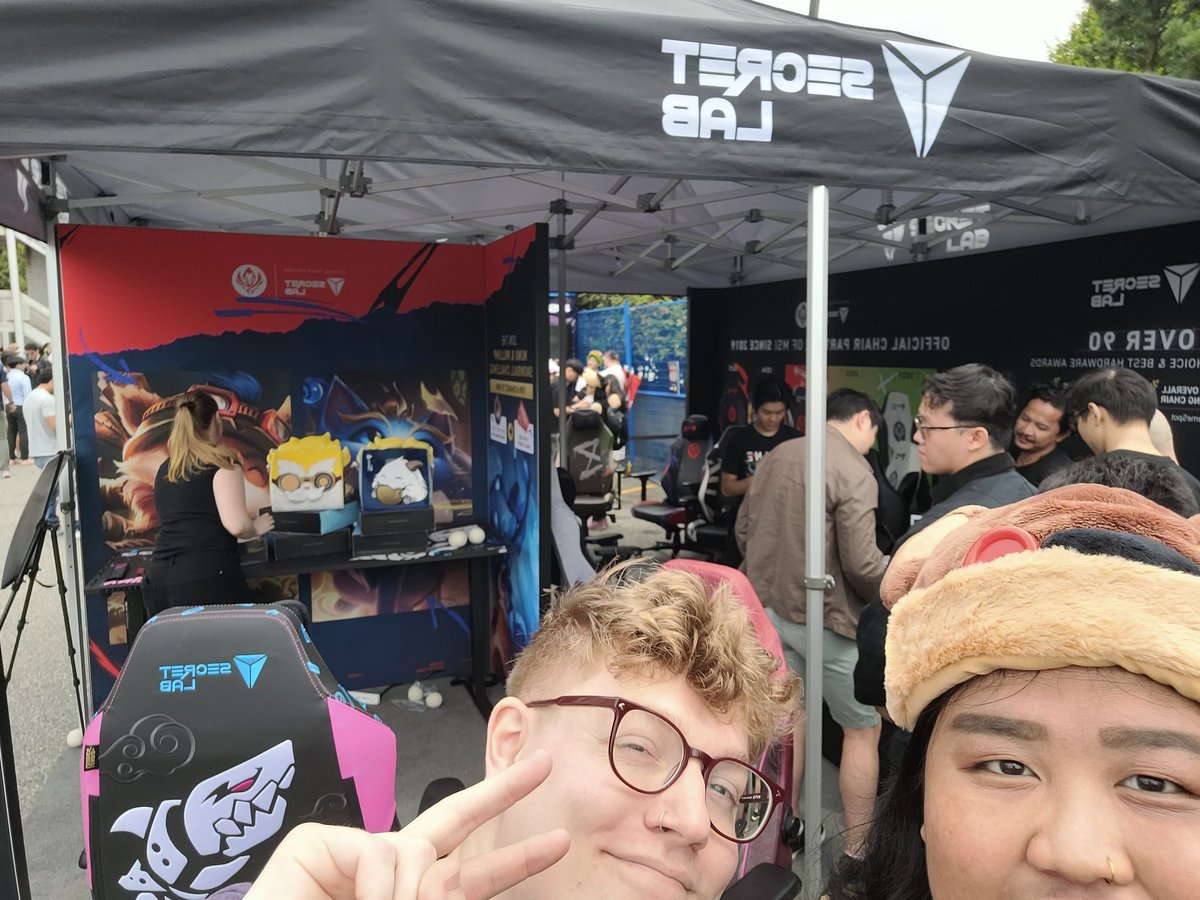 eggjjoyla's tweet photo. manifesting a chair #msi2025 #secretlab https://t.co/zh8sL0lyFK