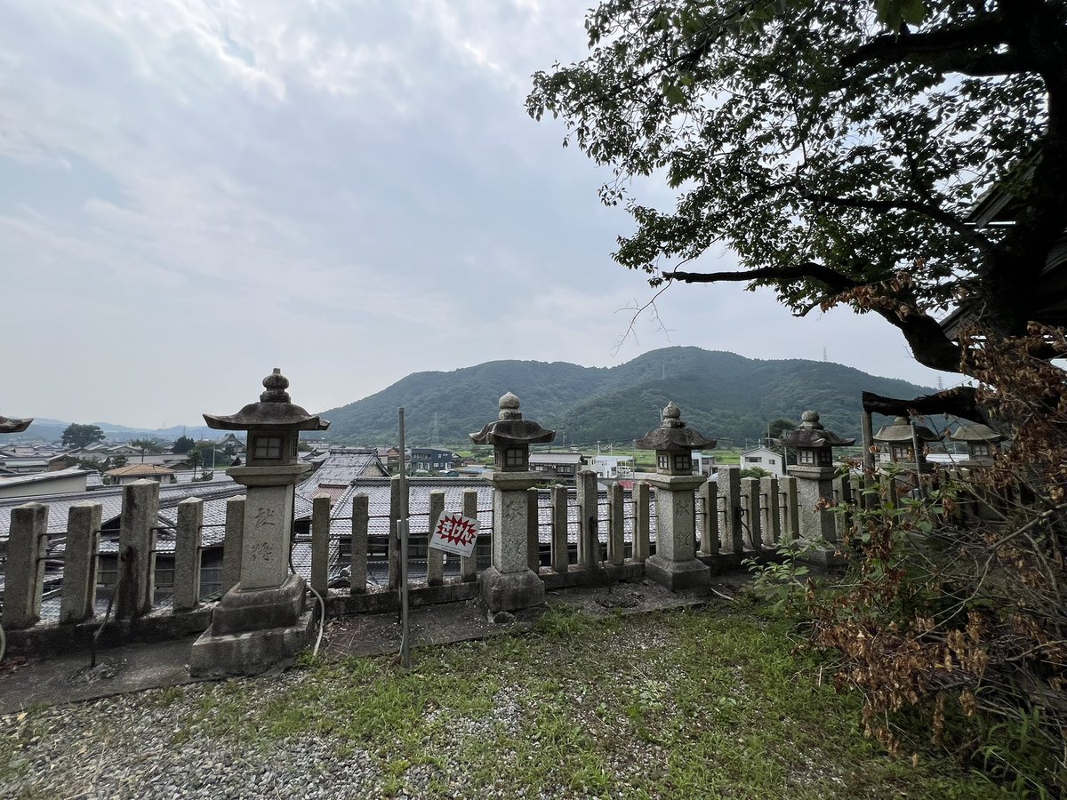 k_tamago_power's tweet image. 【賀茂神社】
『居醒の清水』がいつもコンコンと湧き出ていおり、この水は古代日本皇族であるヤマトタケルノミコトが伊吹山の神との戦いに敗れ、醒井の地で湧き水により一命を取り留めたという伝承が残っているのだそう😊✨