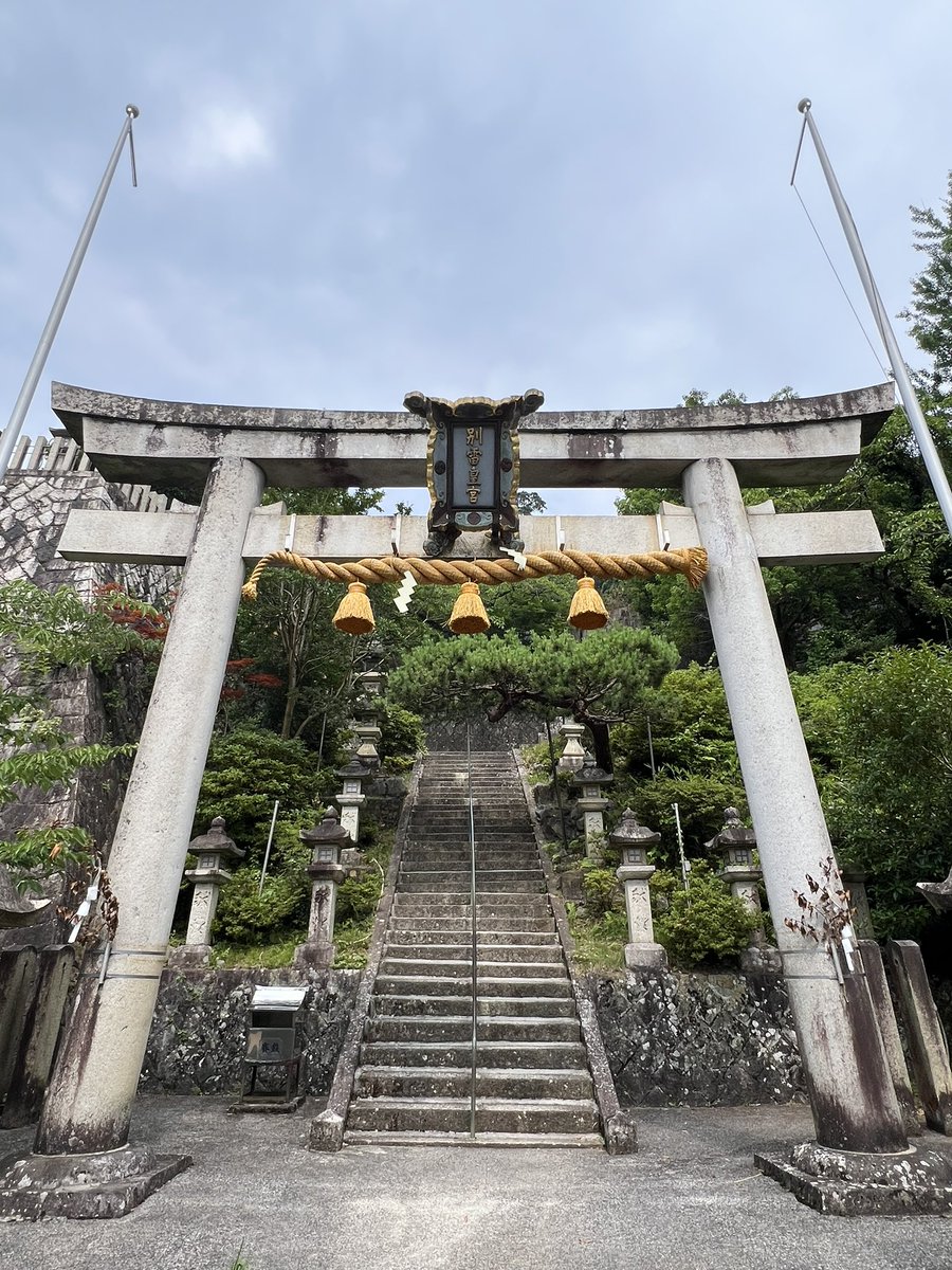 k_tamago_power's tweet image. 【賀茂神社】
『居醒の清水』がいつもコンコンと湧き出ていおり、この水は古代日本皇族であるヤマトタケルノミコトが伊吹山の神との戦いに敗れ、醒井の地で湧き水により一命を取り留めたという伝承が残っているのだそう😊✨