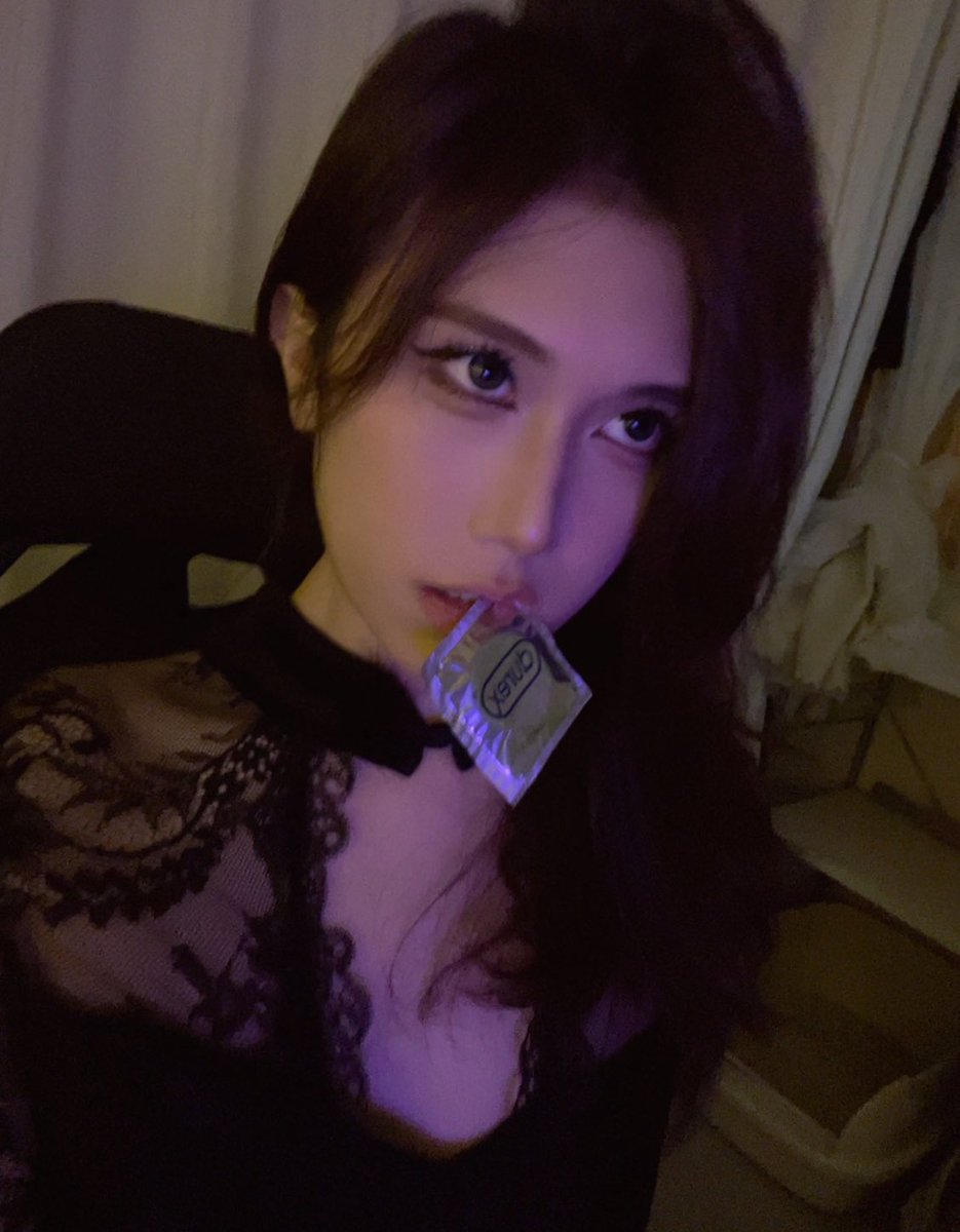 走，跟姐姐进屋🖤
#ts #cd #女装男子 #伪娘 #男娘 #御姐 #珠海ts #trans #sissy