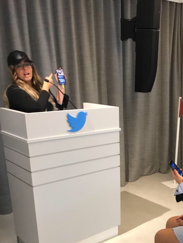 mendowca's tweet photo. eu amava a versão da marília tuiteira então separei alguns dos meus tweets favoritos dela — segue a thread; 🧶 https://t.co/arlF2ygbBD