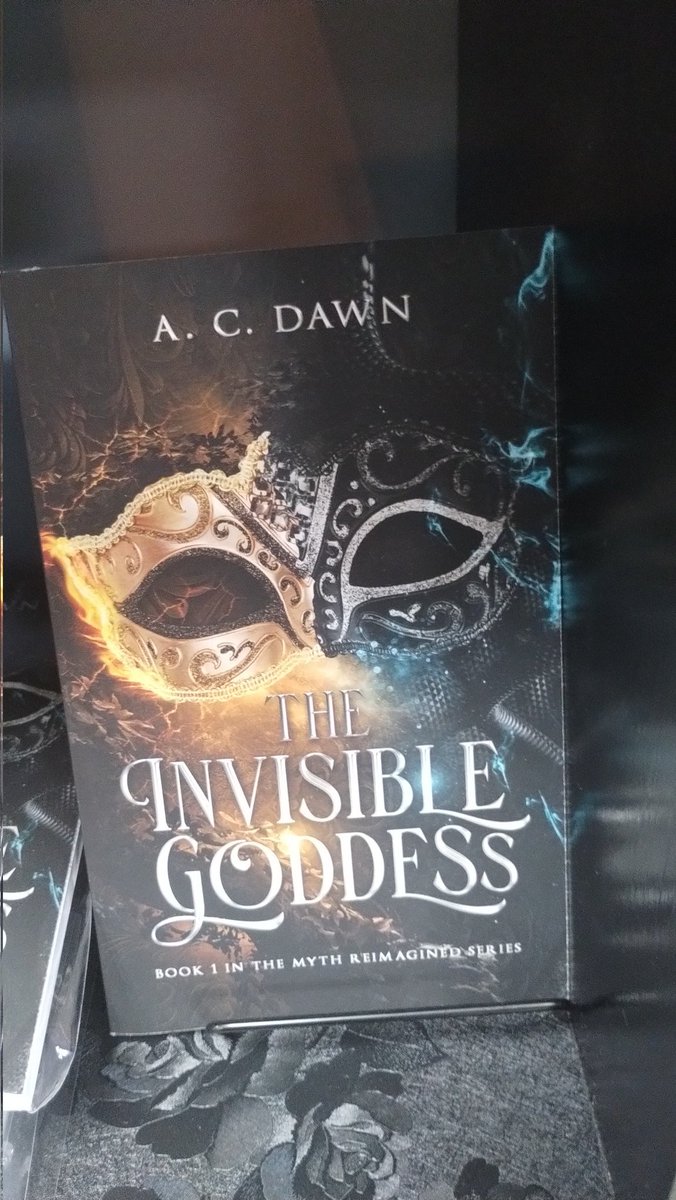 Crunchiekinnie's tweet image. Guys do we like what I got (the book is abt the goddess hestia)
