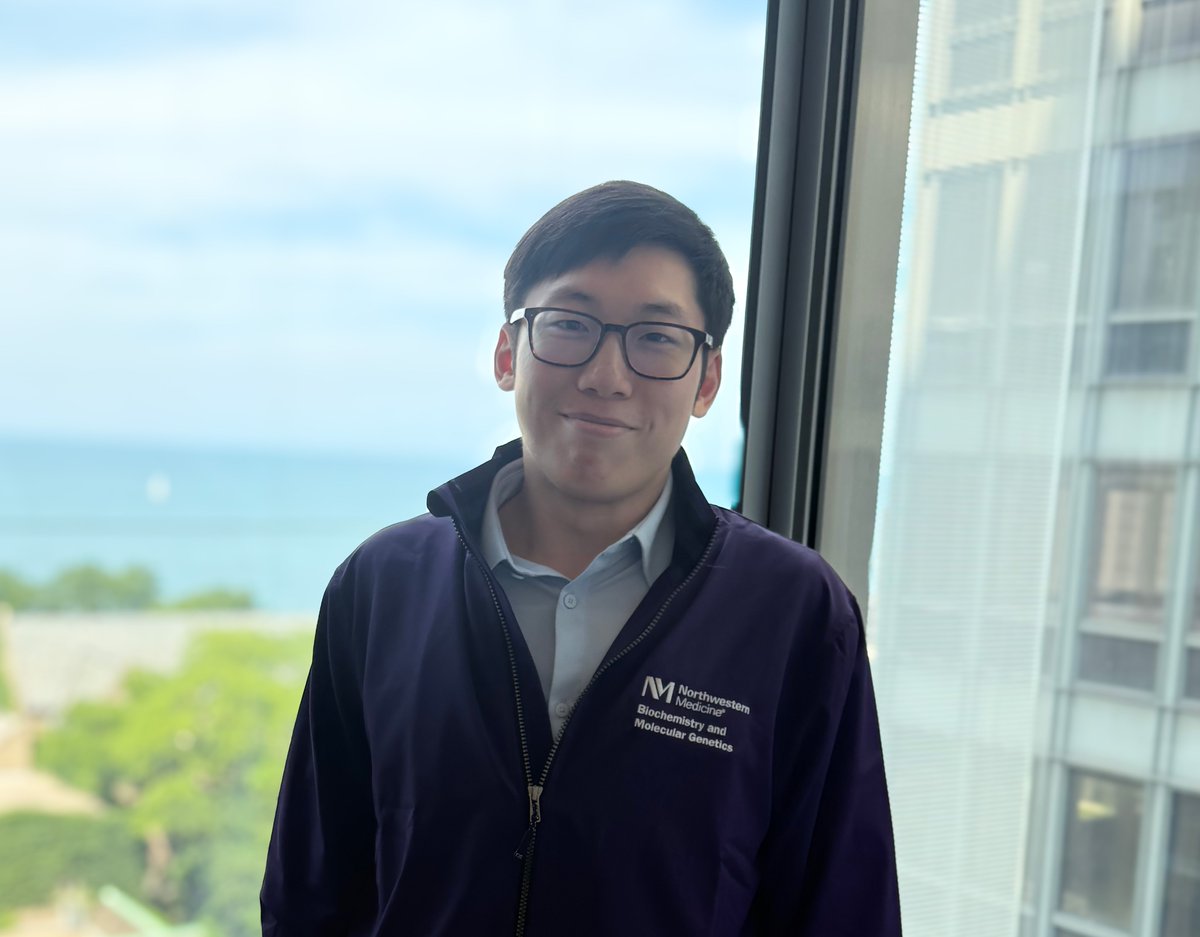 ShilatifardLab's tweet image. Congratulations to Josiah Wong in Dr. Yue’s lab @yuefeng_1 for receiving an NCIF31 titled “The role of SUV39H1 in maintaining heterochromatin architecture and identity in Acute Myeloid Leukemia”. He just joined the BMG purple jacket club! Very proud of him and his scientific…