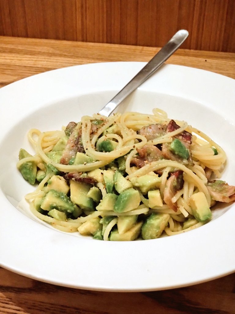 ふらふら歩いていたら
何故か食べたくなったパスタ
深夜だったからこその
美味しさがある。
さっ。週末も楽しもう

ジャンプ　32日目

体重　　71.9→72.7kg
骨格筋率33.7→34.0%
体脂肪率23.8→23.5%