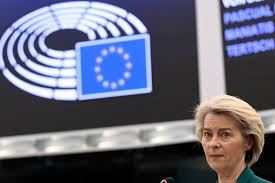PMudri's tweet photo. #EU🇪🇺 Parliament voted over #Pfiser 'issue'
#Ursula_Von_der_Leyen survives #EU🇪🇺 Parliament confidence vote due to the votes from far-right parties. https://t.co/R1lQVcsyUh