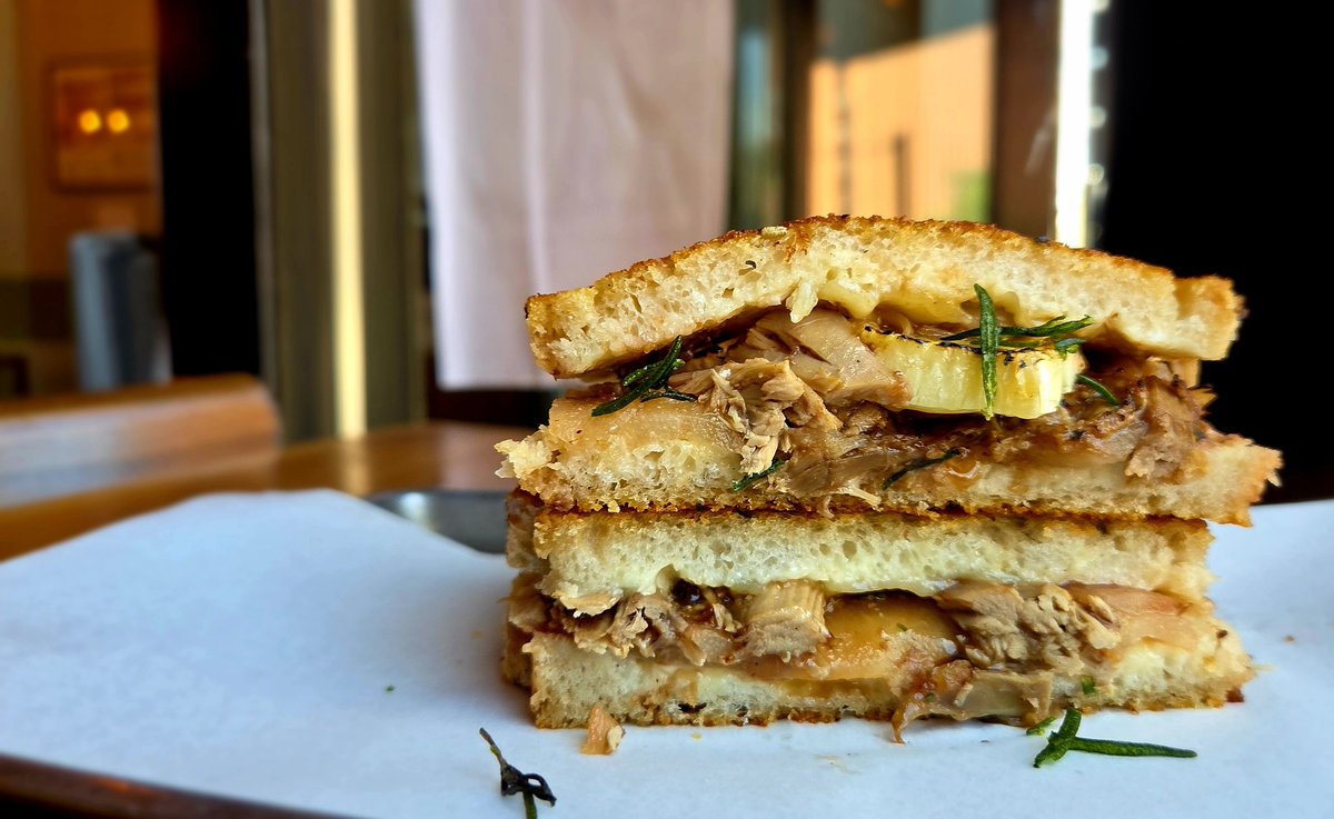 Block16Omaha's tweet image. Are you staring at Emily's perfect pear!!??? It's ok, it's our newest menu item. 24 hour duck confit, Gewürztraminer poached pear, brie, gooseberry, toasted rosemary, havarti, sea salt and Evetta Farms honey on butter griddled le q sourdough. Here til 8. Get down here!!!