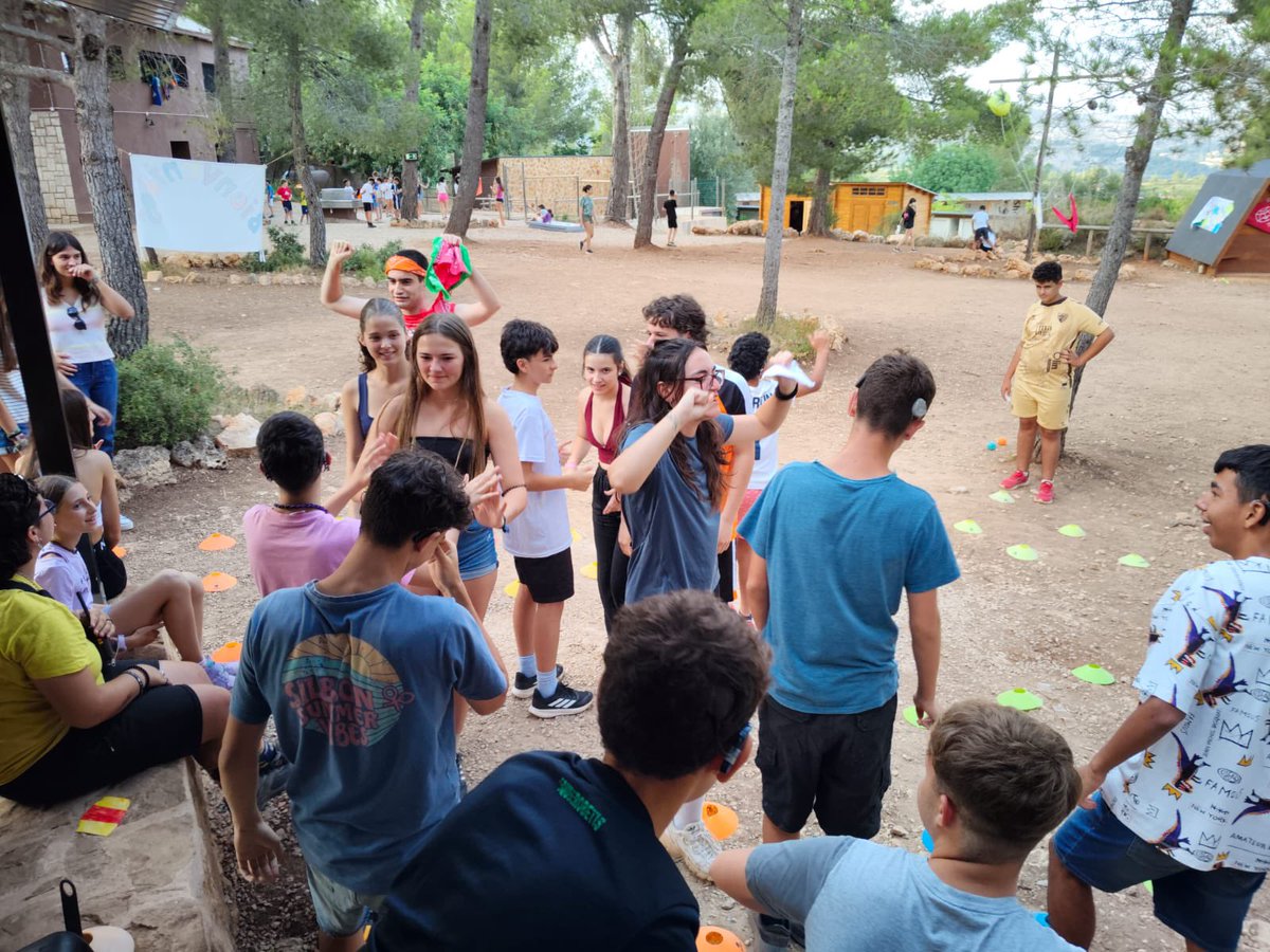 Esta mañana tocó paddle surf en la piscina 🌊
Por la tarde, después de merendar, llegaron las Olimpiadas de La Serrana 🏃‍♀️
Pruebas divertidas, equipos animados, muchas risas y compañerismo 💛
Y al final del día… ¡sorpresa al atardecer! 🌅
#CampAICE2025 #Buñol #ImplanteCoclear