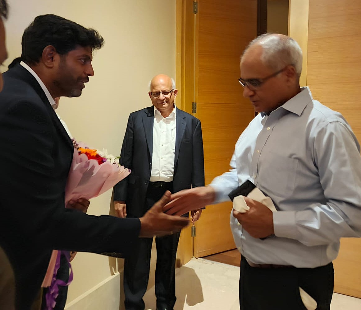 aigetoachq's tweet image. Team AIGETOA KTK meets Hon&apos;ble MoC Sh. Jyotiraditya Scindia (@JM_Scindia ) &amp;amp; Secretary DoT Sh. Mittal ( @neerajmittalias )

Team @AIGETOA_KTK  had the honor of welcoming Hon’ble Minister of Communications and Minister In-Charge for the North-Eastern region, Sh. Jyotiraditya…