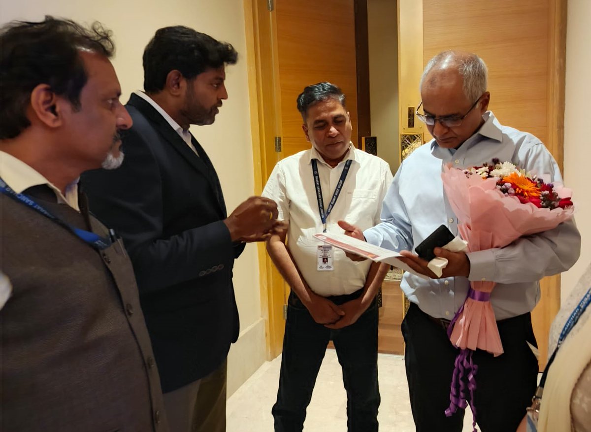 aigetoachq's tweet image. Team AIGETOA KTK meets Hon&apos;ble MoC Sh. Jyotiraditya Scindia (@JM_Scindia ) &amp;amp; Secretary DoT Sh. Mittal ( @neerajmittalias )

Team @AIGETOA_KTK  had the honor of welcoming Hon’ble Minister of Communications and Minister In-Charge for the North-Eastern region, Sh. Jyotiraditya…