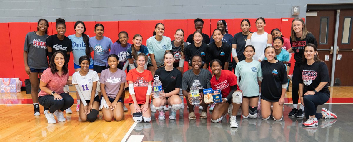 FortBendISDSupt's tweet image. Fort Bend ISD students heard the call and answered with heart. Across our district, student groups including the Travis High School volleyball team have been actively collecting donations for those impacted by the recent Hill Country Flood Disaster. Your compassion, leadership,…