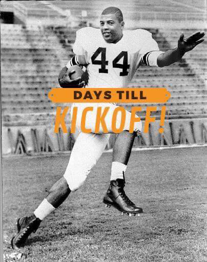 LastWordOnCFB's tweet photo. We are #ErnieDavis days away from #collegefootball #kickoff. Davis played @CuseFootball & in ‘61 he became the first African-American to win the @HeismanTrophy. He was diagnosed w/ leukemia in the summer of ‘62, & died less than a year later at age 23 #countdowntokickoff #44Days https://t.co/LfjErikgns