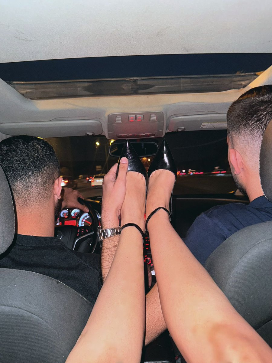 Cumartesi Yalova’ya kaçıyorum, pazartesi dönüyorum. Üç günlük izin verdim kendime, dinleneceğim. Pazartesiden itibaren yeniden oyuna dönüyorum. Seanslar için randevularınızı şimdiden ayarlayın, sonra yer bulamam diye ağlamayın🤫