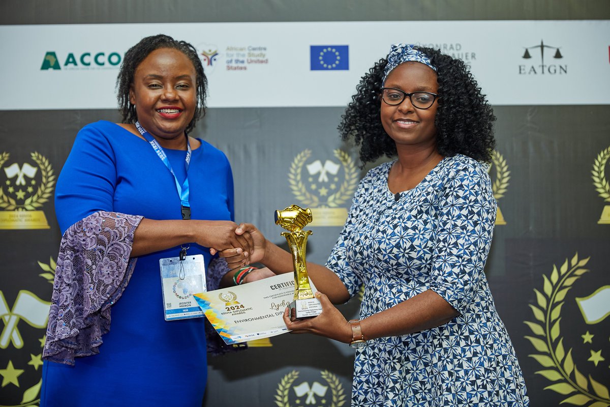 IntRelationsKe's tweet image. 🌿 Environmental Diplomacy Award Spotlight! 🌍

At the International Relations Society of Kenya (IRSK), we believe that integrating youth empowerment into diplomacy is key to building a sustainable future.

In 2024, Lydia Chege (@ChegeMLydia), a University of Nairobi student &amp;amp;…