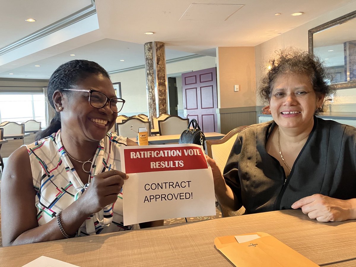 UniteHereLocal8's tweet image. 🚨Breaking: Edgewater Hotel workers unanimously ratified a new contract with $9 in raises over the contract, increased pension, fair workload protections, and improved vacation and holiday benefits. Congrats!