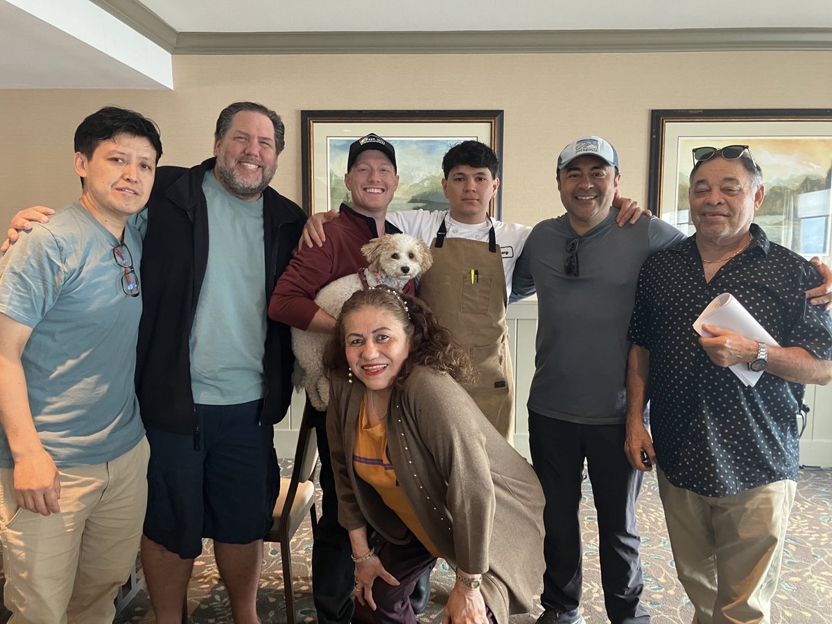 UniteHereLocal8's tweet image. 🚨Breaking: Edgewater Hotel workers unanimously ratified a new contract with $9 in raises over the contract, increased pension, fair workload protections, and improved vacation and holiday benefits. Congrats!