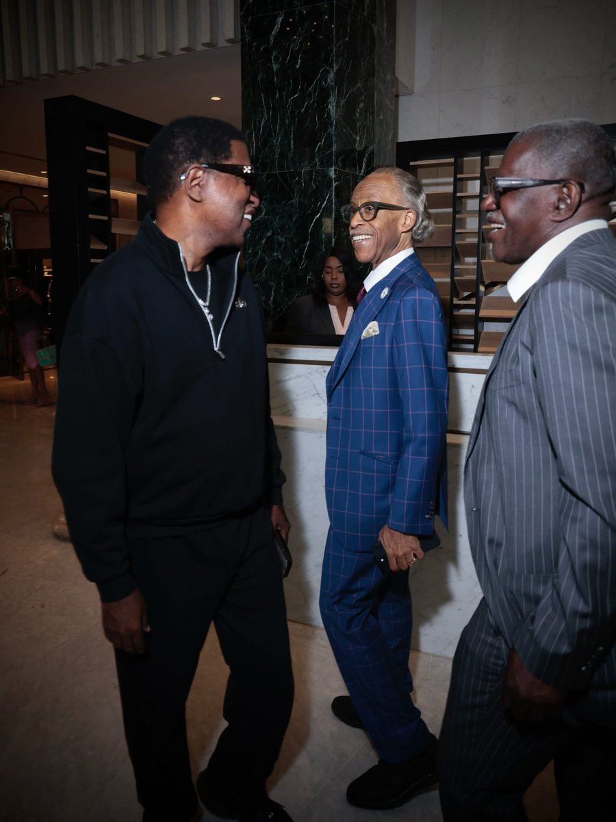 Last week, I ran into the legendary Babyface at #EssenceFest 2025. It’s always good to see a music icon and brother who’s made such an impact on our culture.

📷: <a href="/JtTheCr8Guru/">Supreme Creative Agency</a> 

#EssenceFest2025