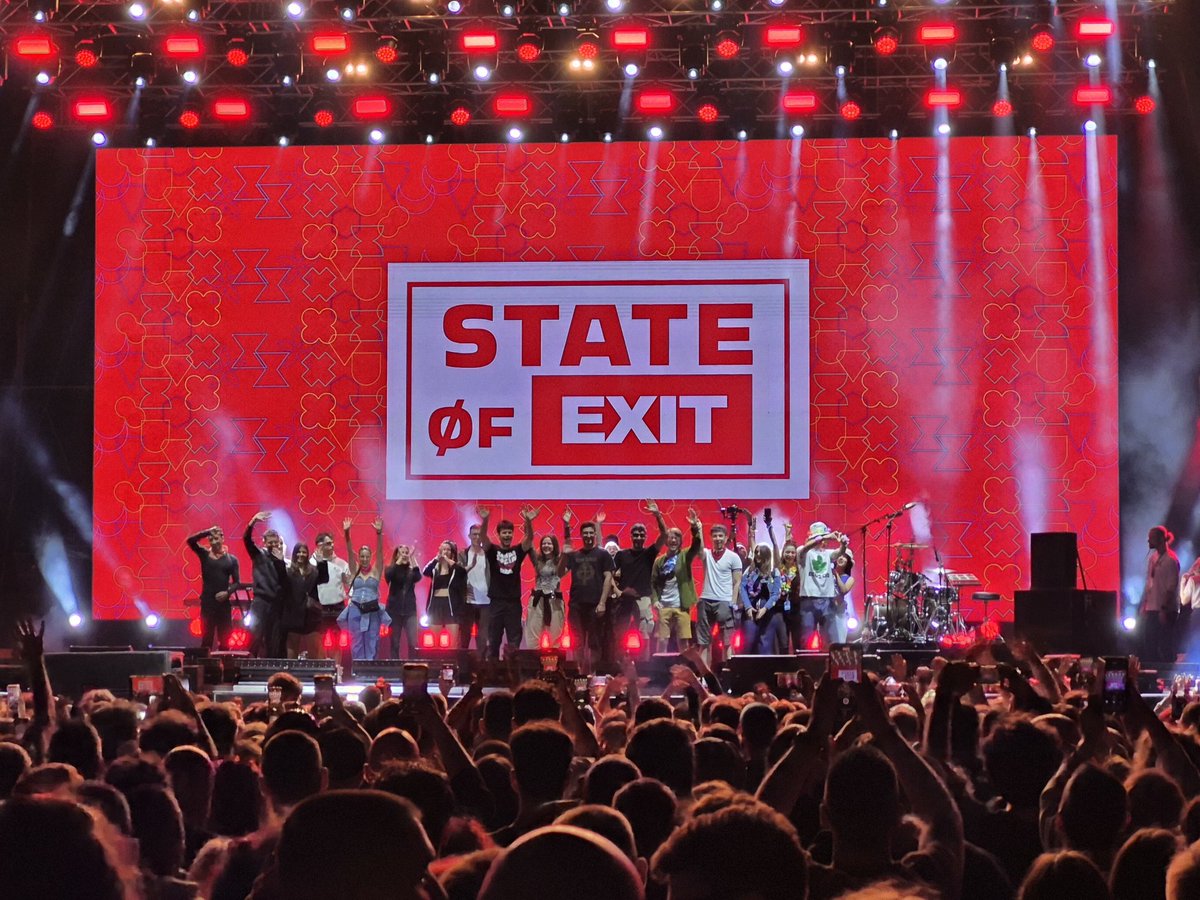 Na svim stejdževima #exitfestival istovremeno je održano 16 minuta tišine. Nakon toga su na glavnu binu izašli studenti.

#NoviSad