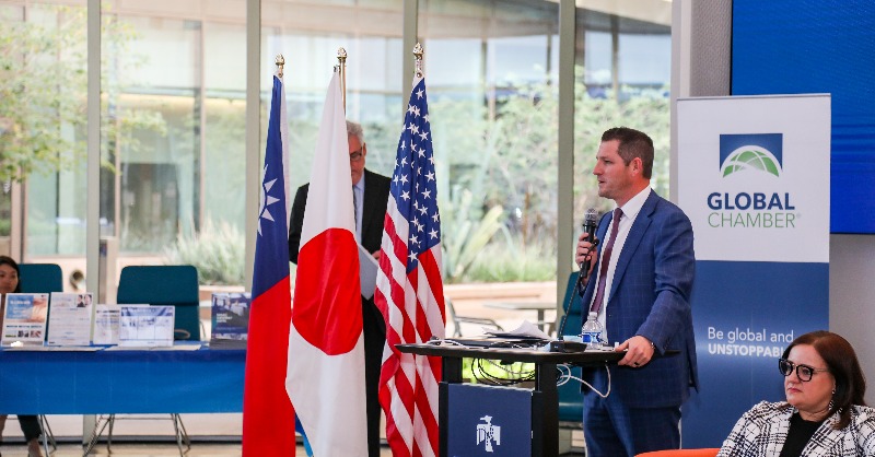 GPEC's tweet photo. 🌍 International talent is critical to #GreaterPHX's economic strength &amp; competitiveness.

By driving innovation &amp; filling key workforce gaps, our global community keeps the region moving forward.

More from @ChrisPCamacho. ⬇️