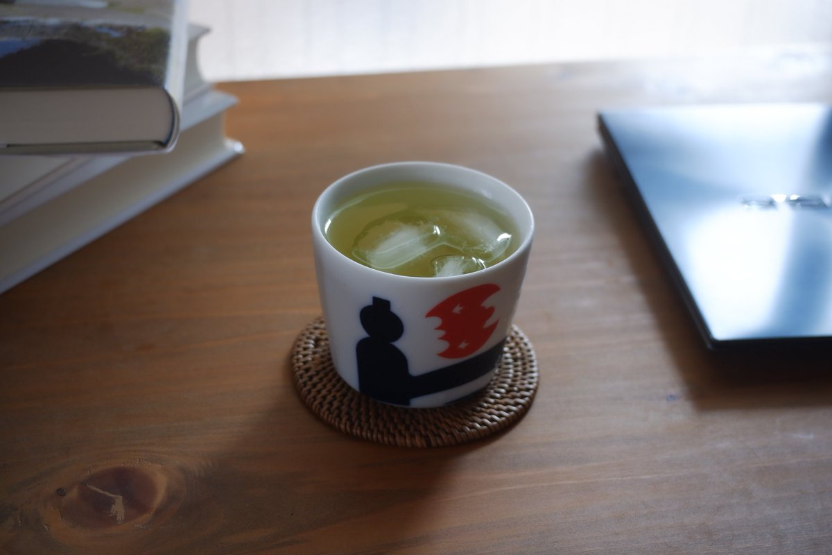 6:40 a.m.
覚えがないほど久し振りに６時過ぎまでぐっすり。水出しの嬉野茶で朝ごはんの代替