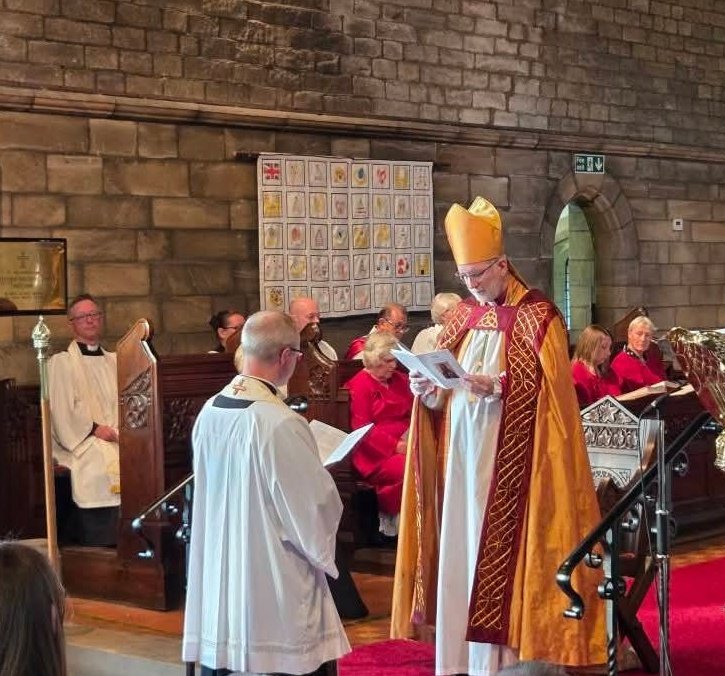 DrVGibson's tweet image. Beautiful Service of Induction for Father Mike @mikegprint wishing him, Natalie and Amelie every happiness &amp;amp; blessings at St Leonards Church, Langho.