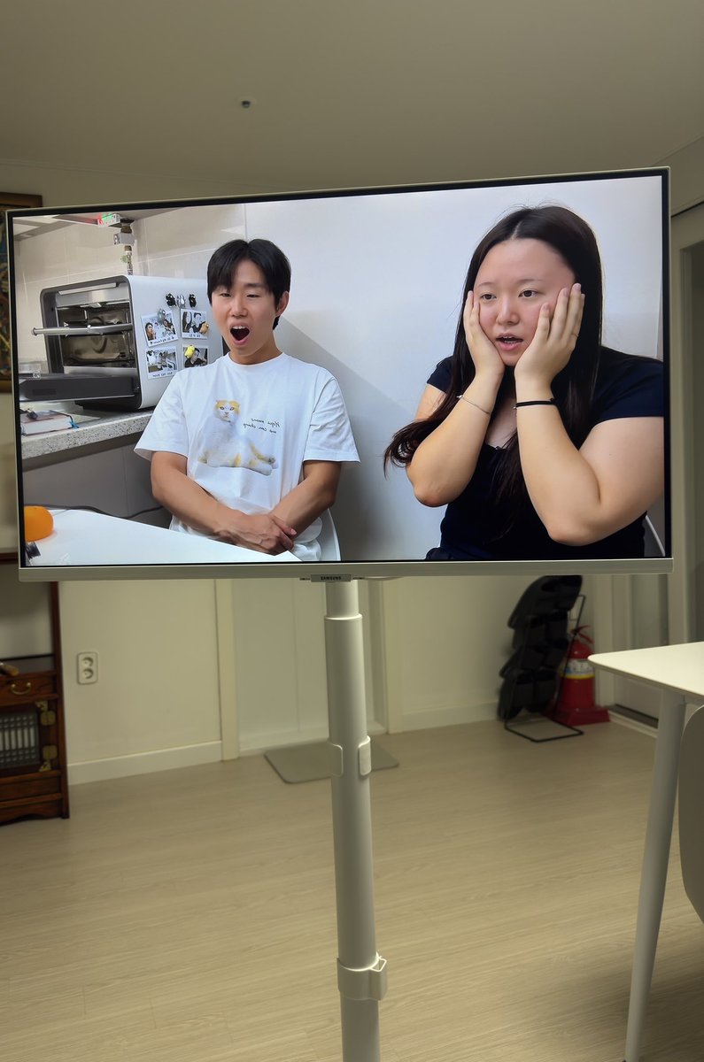 아침 기도드리고 롤체하면서 찰스보기 행복