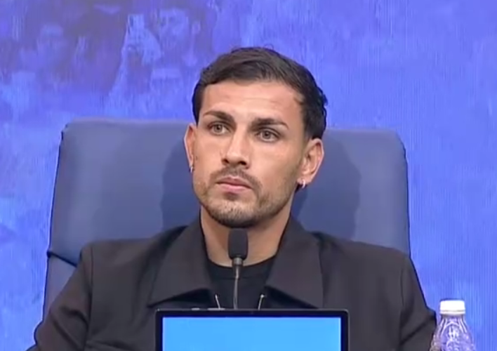 Boca Juniors - La12Tuittera (@la12tuittera) on Twitter photo 🗣️Leandro #Paredes:
"Encontré el club MUY CAMBIADO, ha MEJORADO MUCHÍSIMO, <a href="/BocaPredio/">BocaPredio</a> está espectacular, las instalaciones acá cambiaron muchísimo.
Vi a mis compañeros pero no tuve la posibilidad de hablar con muchos, ojalá desde mañana conocer a todos y empezar a entrenar". 🗣️Leandro #Paredes:
"Encontré el club MUY CAMBIADO, ha MEJORADO MUCHÍSIMO, <a href="/BocaPredio/">BocaPredio</a> está espectacular, las instalaciones acá cambiaron muchísimo.
Vi a mis compañeros pero no tuve la posibilidad de hablar con muchos, ojalá desde mañana conocer a todos y empezar a entrenar".