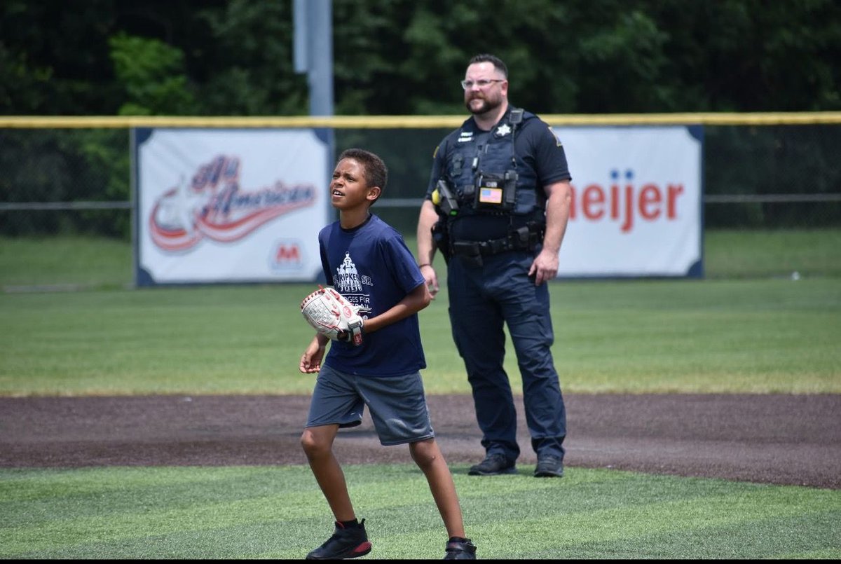 FWCommSchools's tweet image. Our #SchoolResourceOfficers stay busy over the summer with training and community outreach programs like the FWPD's Badges for Baseball yesterday. We have pictured our officers from Portage, Lakeside, Northwood, Blackhawk, Memorial Park, Kekionga and Jefferson. #WeLoveOurSROs