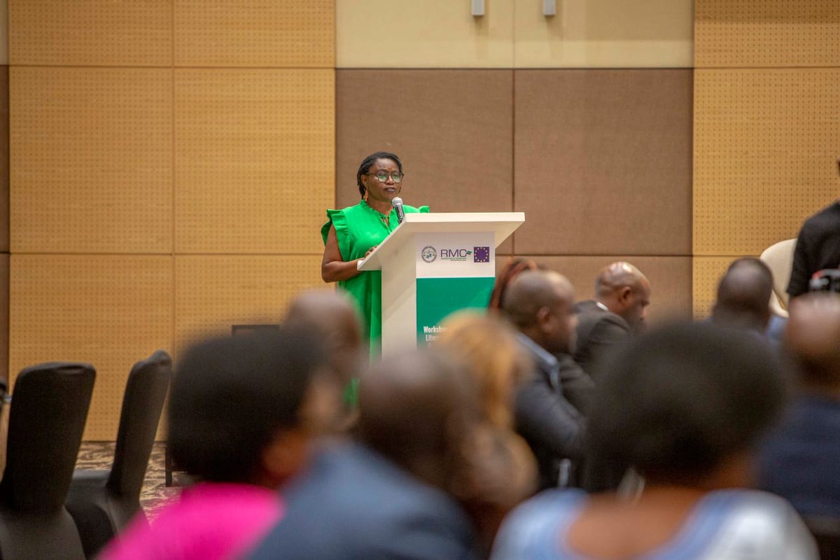 UR- RADIO SALUS (@radiosalus1) on Twitter photo <a href="/GovernanceRw/">Rwanda Gov Board</a> yasabye abanyamakuru kwirinda gutangaza ibihuha.
Ni mu mahugurwa ku itangazamakuru rishingiye ku ikoranabuhanga n’uburenganzira bwo gutanga ibitekerezo mu buryo buboneye, ku sanganyamatsiko igira iti “Dushishoze mu bwisanzure bwo gutanga ibitekerezo”.
#SalusAmakuru <a href="/GovernanceRw/">Rwanda Gov Board</a> yasabye abanyamakuru kwirinda gutangaza ibihuha.
Ni mu mahugurwa ku itangazamakuru rishingiye ku ikoranabuhanga n’uburenganzira bwo gutanga ibitekerezo mu buryo buboneye, ku sanganyamatsiko igira iti “Dushishoze mu bwisanzure bwo gutanga ibitekerezo”.
#SalusAmakuru