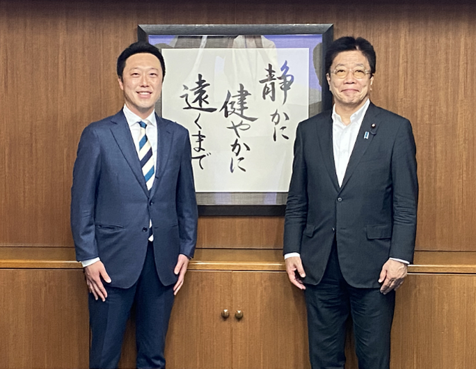 MOF_Japan's tweet photo. ７月２日、加藤大臣は富山県を訪問しました。

白岩砂防堰堤等を視察し、防災・減災の現場への理解を深めるとともに、地方創生に積極的に取り組む地元企業を訪問し、地域における地方創生の取組について意見交換を行いました。

また、富山税務署と富山財務事務所も視察し、職員を激励しました。 https://t.co/qODw6v6h0i