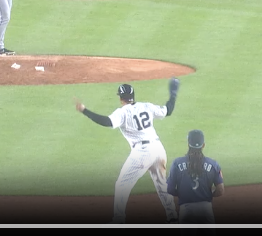 Chris Kirschner (@chriskirschner) on Twitter photo Cal Raleigh said Andres Munõz was tipping his slider in the 9th. He saw the Yankees clearly pick up on it.
"Obviously, they weren’t making it very discreet."
W/<a href="/BrendanKutyNJ/">Brendan Kuty 🧟♂️</a>
nytimes.com/athletic/64874… Cal Raleigh said Andres Munõz was tipping his slider in the 9th. He saw the Yankees clearly pick up on it.
"Obviously, they weren’t making it very discreet."
W/<a href="/BrendanKutyNJ/">Brendan Kuty 🧟♂️</a>
nytimes.com/athletic/64874…