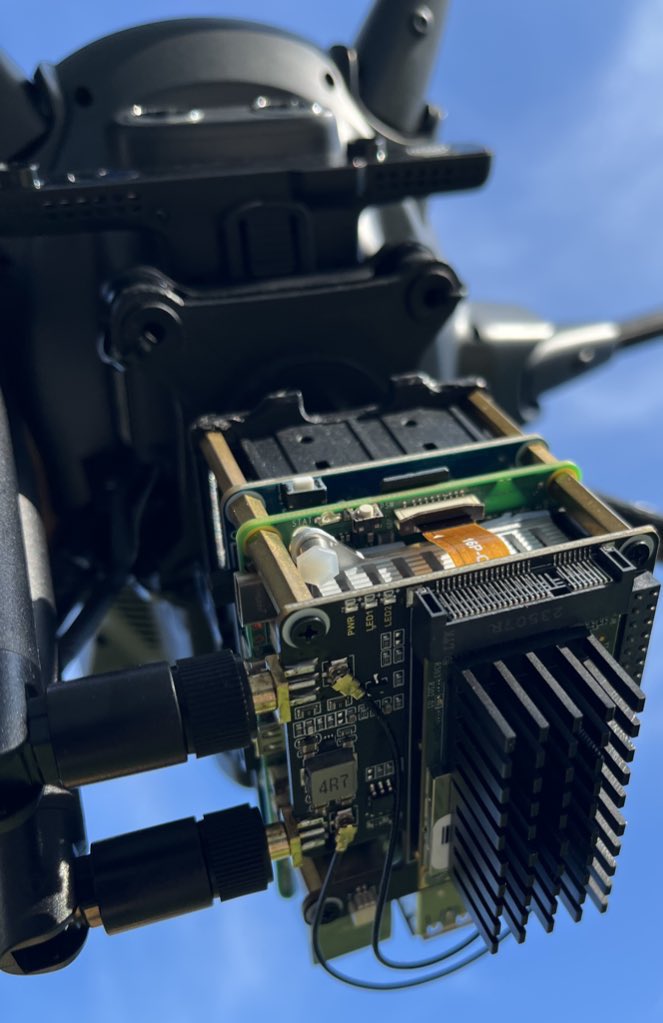 cemaxecuter's tweet image. Epiq SDR, BitChat, WHAD, RayHunter… on a drone. What could go wrong?