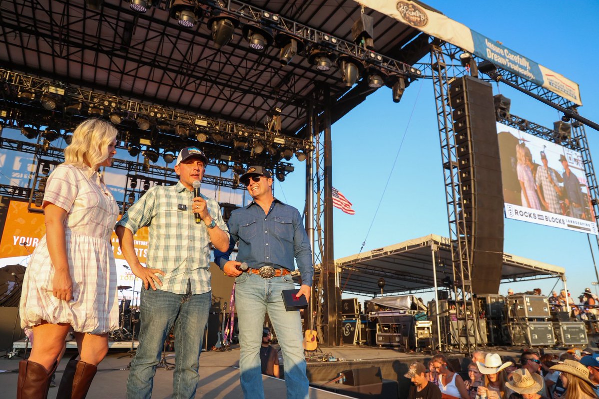 GovArmstrong's tweet image. Great to welcome @tigirlily back home to North Dakota at ND Country Fest in New Salem tonight. Pure Gold.
Keep an eye out for their new single coming soon about our great state, “Call It Home.”