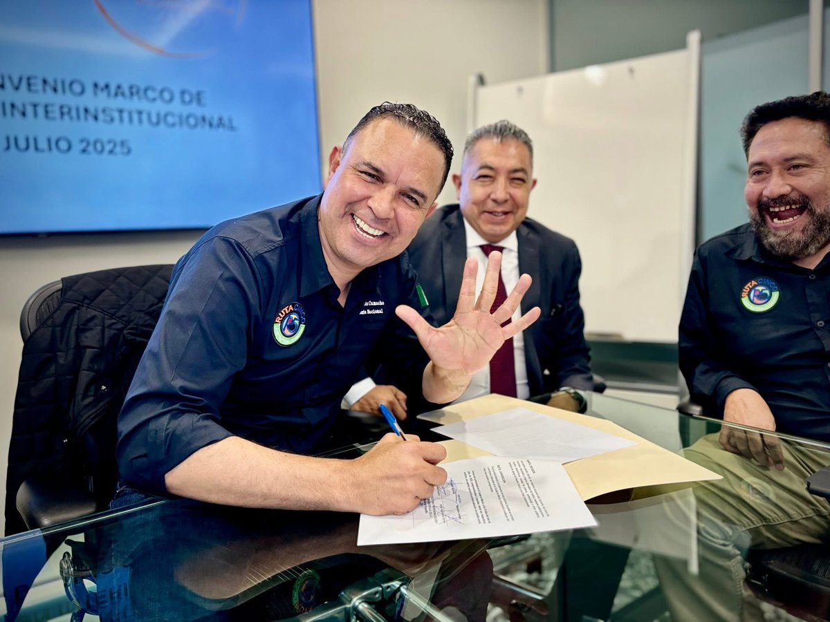 CarlosSarabiaC's tweet photo. Hoy Desde la Presidencia Nacional de @ruta5oficial celebramos con entusiasmo la firma del Convenio de Colaboración Interinstitucional con Consultoría Estratégica, Profesionalización y Servicios (CPS). Este paso representa mucho más que un acuerdo técnico: es una apuesta decidida por el talento, la dignidad y el desarrollo de nuestra gente.

La certificación de competencias no solo reconoce lo que las personas ya saben hacer, sino que abre puertas reales para acceder a mejores oportunidades laborales, fortalecer el tejido productivo local y avanzar hacia una auténtica movilidad social.

Agradezco profundamente la presencia y el respaldo de Hector Raúl Montes 
Secretario General y Coordinador de la Comision de Certificación, Evaluación, Capacitación y Desarrollo Humano, así como a Karla Gutiérrez Secretaria de Organización y a los Secretarios Nacionales, Presidentes Estatales e integrantes de Ruta 5 de toda la República. Con unidad y visión, estamos construyendo un movimiento con rostro humano, comprometido con transformar la vida de miles de mexicanas y mexicanos. @ManuelEspino @Claudiashein @mario_delgado 

¡Sigamos creciendo juntos, con justicia, profesionalización y causa social! 🇲🇽
#Ruta5 #CompetenciasQueTransforman #MovilidadSocial #UnidadConCausa
