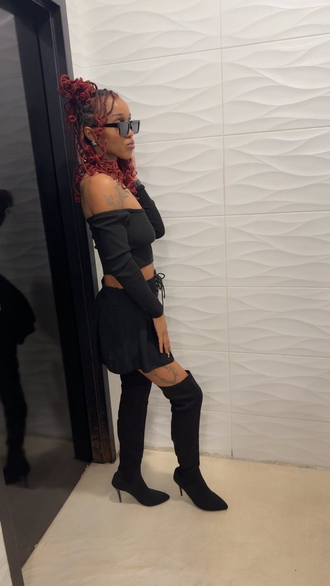 Rarely post now but hey 🖤✨🔥