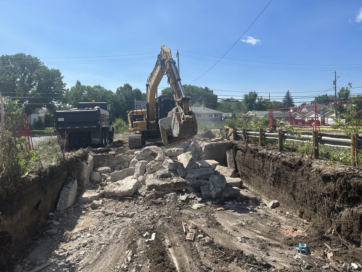 WayneMantykaCTV's tweet image. Yee Toy Confectionery on Victoria Ave. has been demolished. The building dated back to an era when people shopped at small neighbourhood corner stores that were within walking distance of their homes.