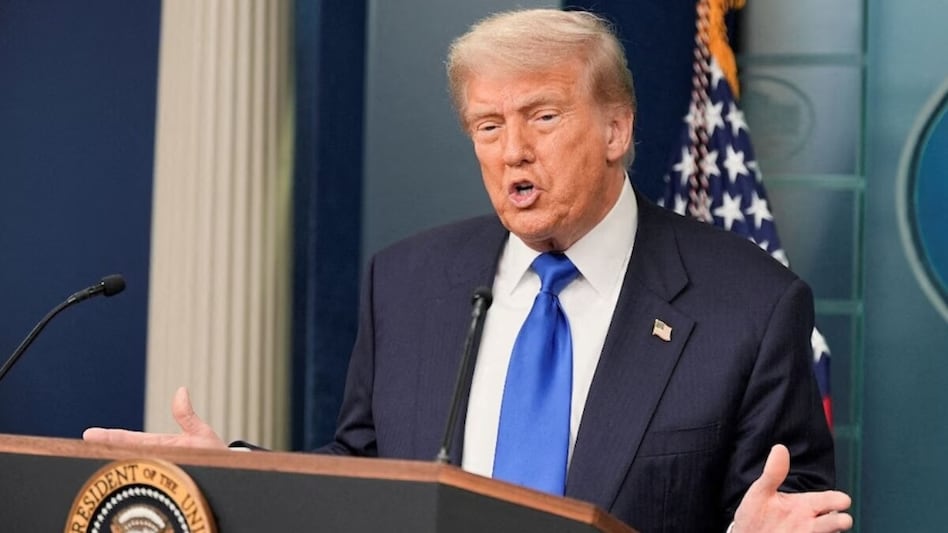 ritikrajput2528's tweet image. 🇺🇸 अमेरिका के राष्ट्रपति डोनाल्ड ट्रंप ने कनाडा से आने वाले सभी उत्पादों पर 1 अगस्त 2025 से 35% टैरिफ लगाने का ऐलान किया है। ट्रंप ने इसे कनाडा की अनुचित व्यापार नीति के खिलाफ जवाबी कदम बताया है।

#Trump #USCanadaTrade #Tariff #BreakingNews